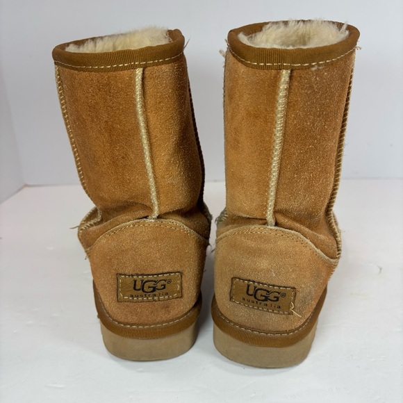 UGG Australia Women's Size 6 Classic Short II Tan Sheepskin Boots Y2K Snow Bunny - Picture 5 of 8